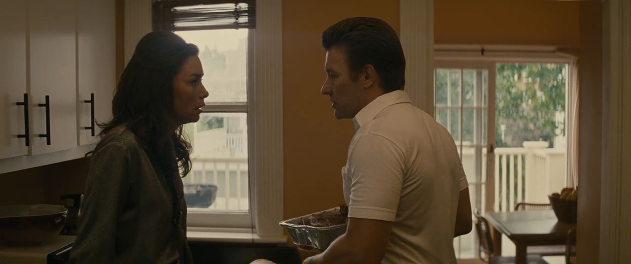 Joel Edgerton and Julianne Nicholson in Black Mass (2015)