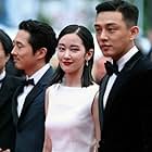 Lee Chang-dong, Lee Joon-dong, Yoo Ah-in, Steven Yeun, and Jeon Jong-seo at an event for Burning (2018)