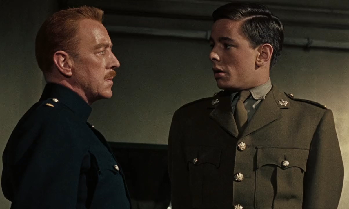 Alec Guinness and Peter McEnery in Tunes of Glory (1960)