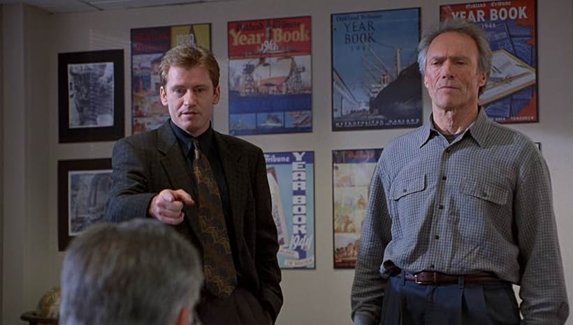 Clint Eastwood and Denis Leary in True Crime (1999)