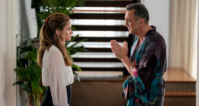 Hank Azaria and Amanda Peet in Comeback Player of the Year (2020)