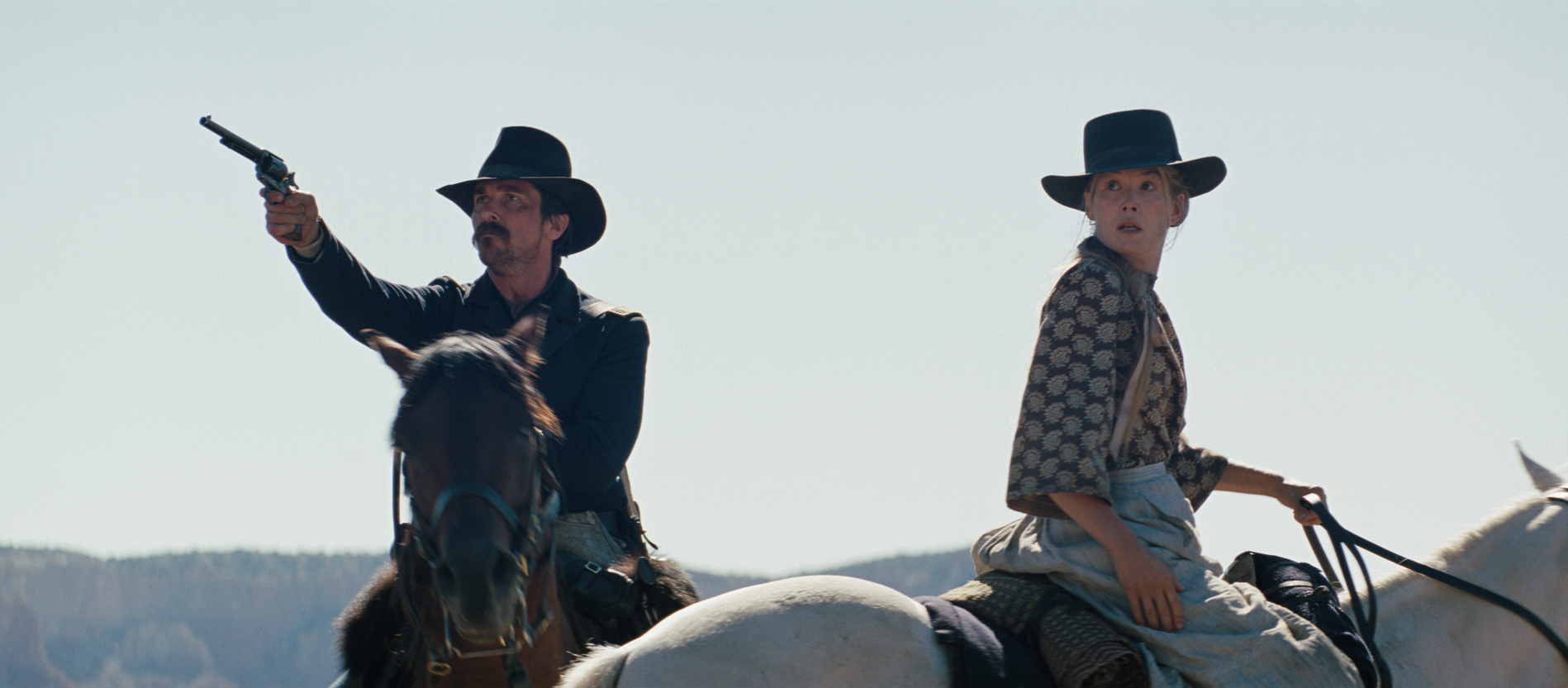 Christian Bale and Rosamund Pike in Hostiles (2017)