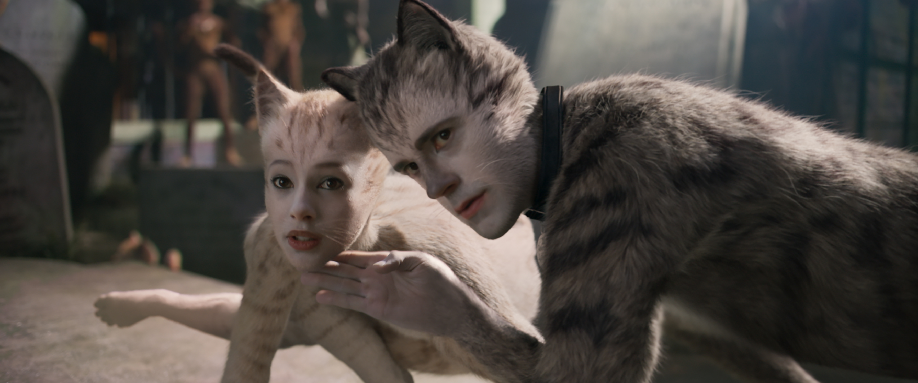 Robbie Fairchild and Francesca Hayward in Cats (2019)