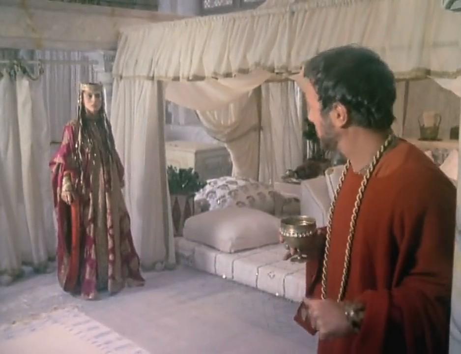 Christopher Plummer and Valentina Cortese in Jesus of Nazareth (1977)