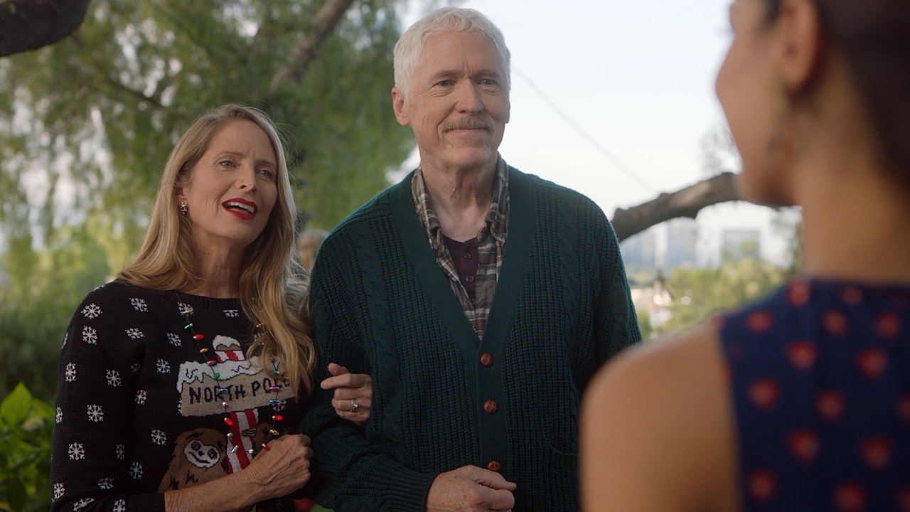 Jane Sibbett and Ian Patrick Williams in A Date by Christmas Eve (2019)