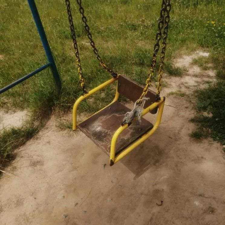 Детская площадка на Якубовского находится в плачевном состоянии
