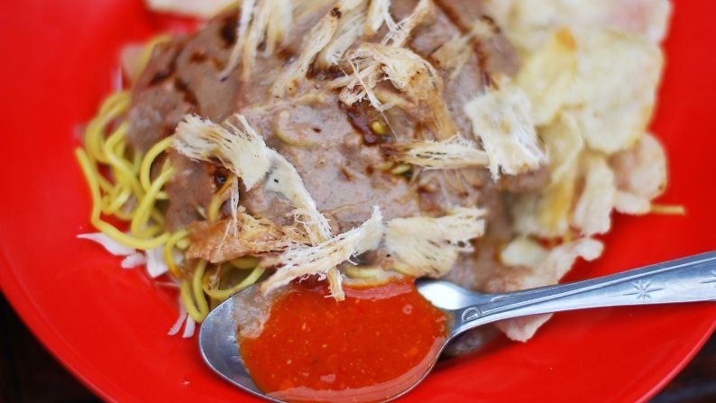 The secret to a great asinan sayur -- pickled vegetable salad -- lies in its dressing, a thin peanut sauce swirled with palm sugar to balance the salty snap of preserved mustard leaf, carrot, cabbage and cucumber.