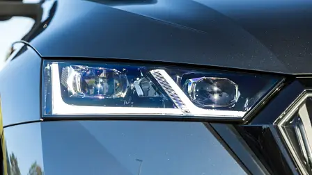 SKODA Octavia SportLine 1.4L Sedan FWD 2024