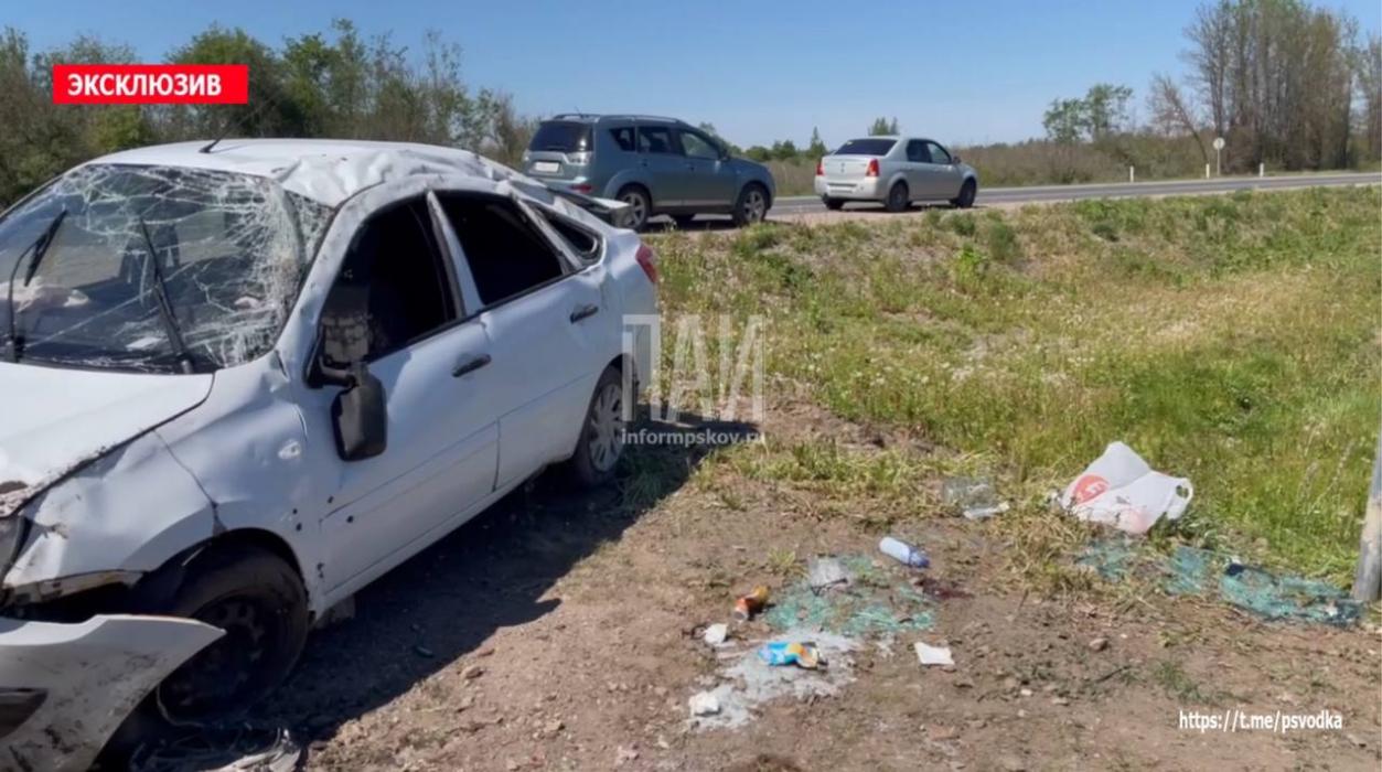 Автомобиль Lada Granta вылетел в кювет в Островском районе