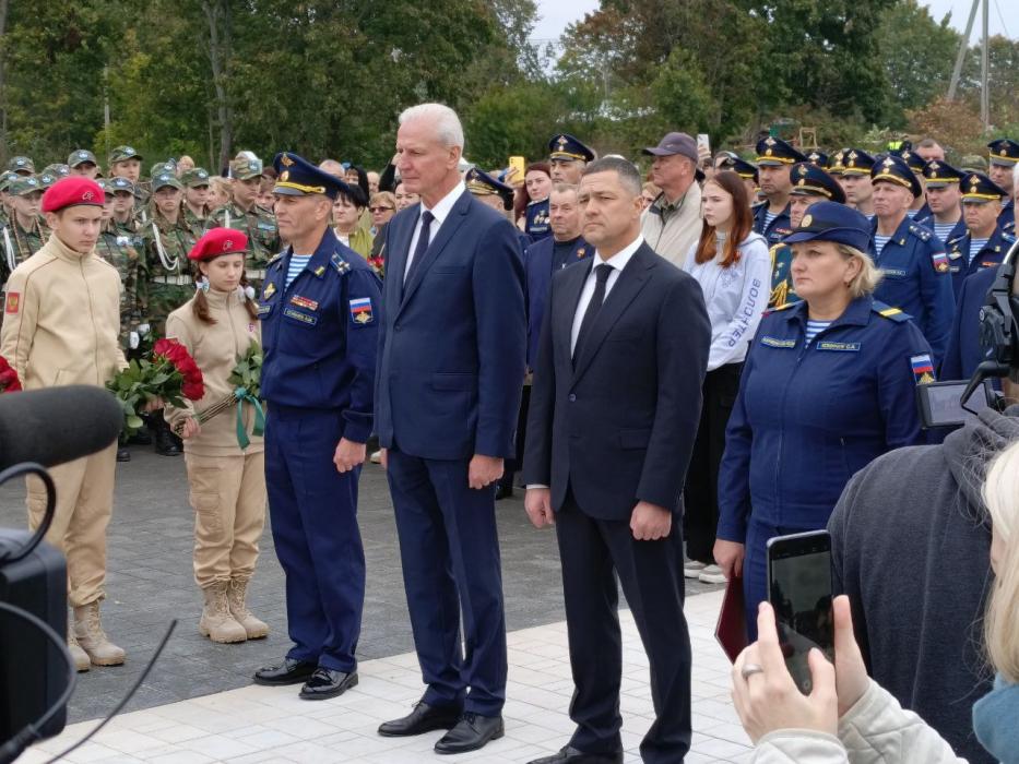 Мемориальный комплекс защитникам Отечества открыли в Псковском районе