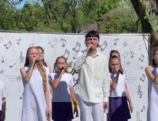 Коллектив вокальной студии «Город детства» стал победителем «Битвы хоров» на фестивале в Пскове