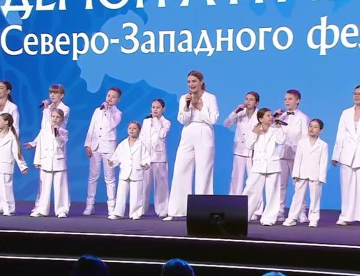 Псковский ансамбль исполнил гимн Года семьи на выставке «Россия» в Москве