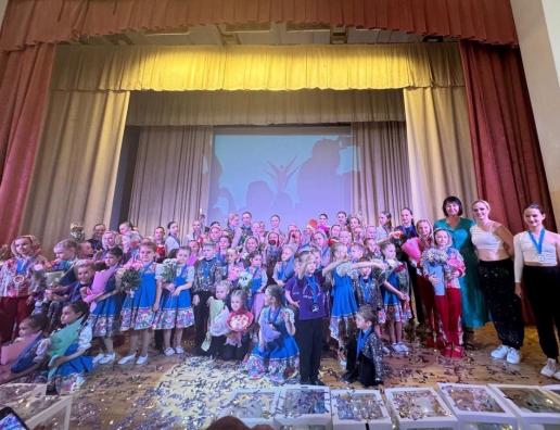 Отчётный концерт хореографического ансамбля «Ветер перемен» прошёл в Псковском районе