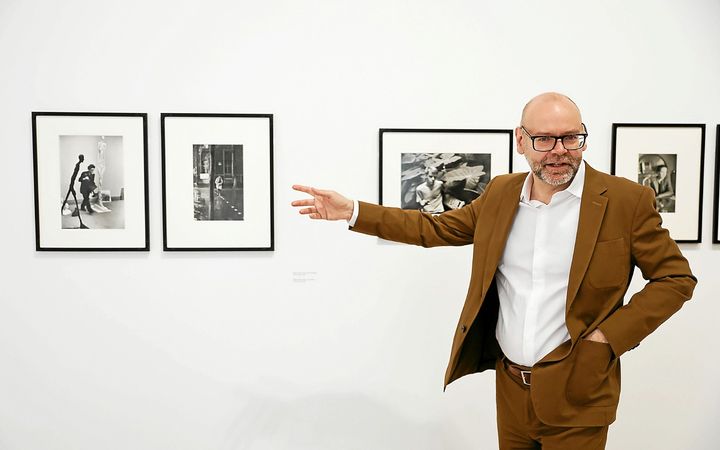 Clément Chéroux, commissaire d’exposition, et directeur de la fondation Henri Cartier-Bresson, présentait l’exposition en avant-première. (Photo Lionel Le Saux)