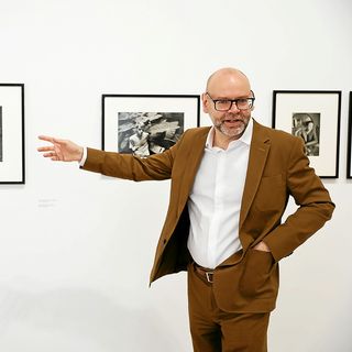 Clément Chéroux, commissaire d’exposition, et directeur de la fondation Henri Cartier-Bresson, présentait l’exposition en avant-première. (Photo Lionel Le Saux)