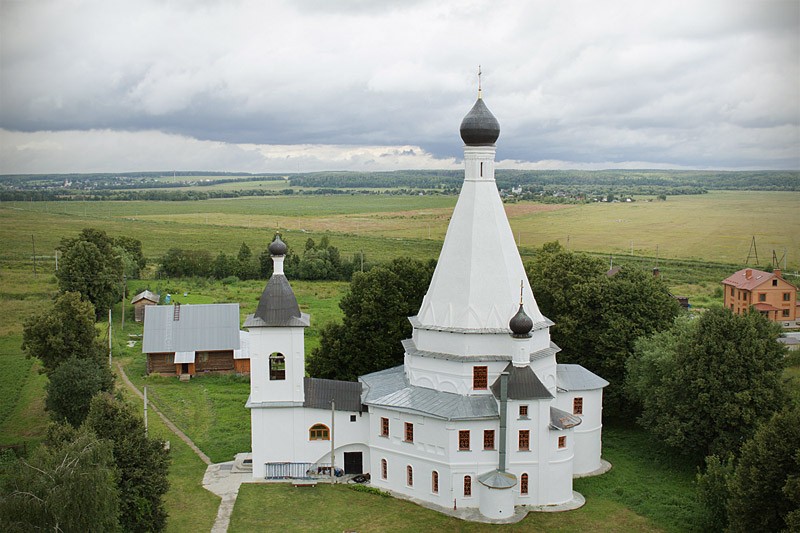 Храм Воскресения Христова в селе Городня