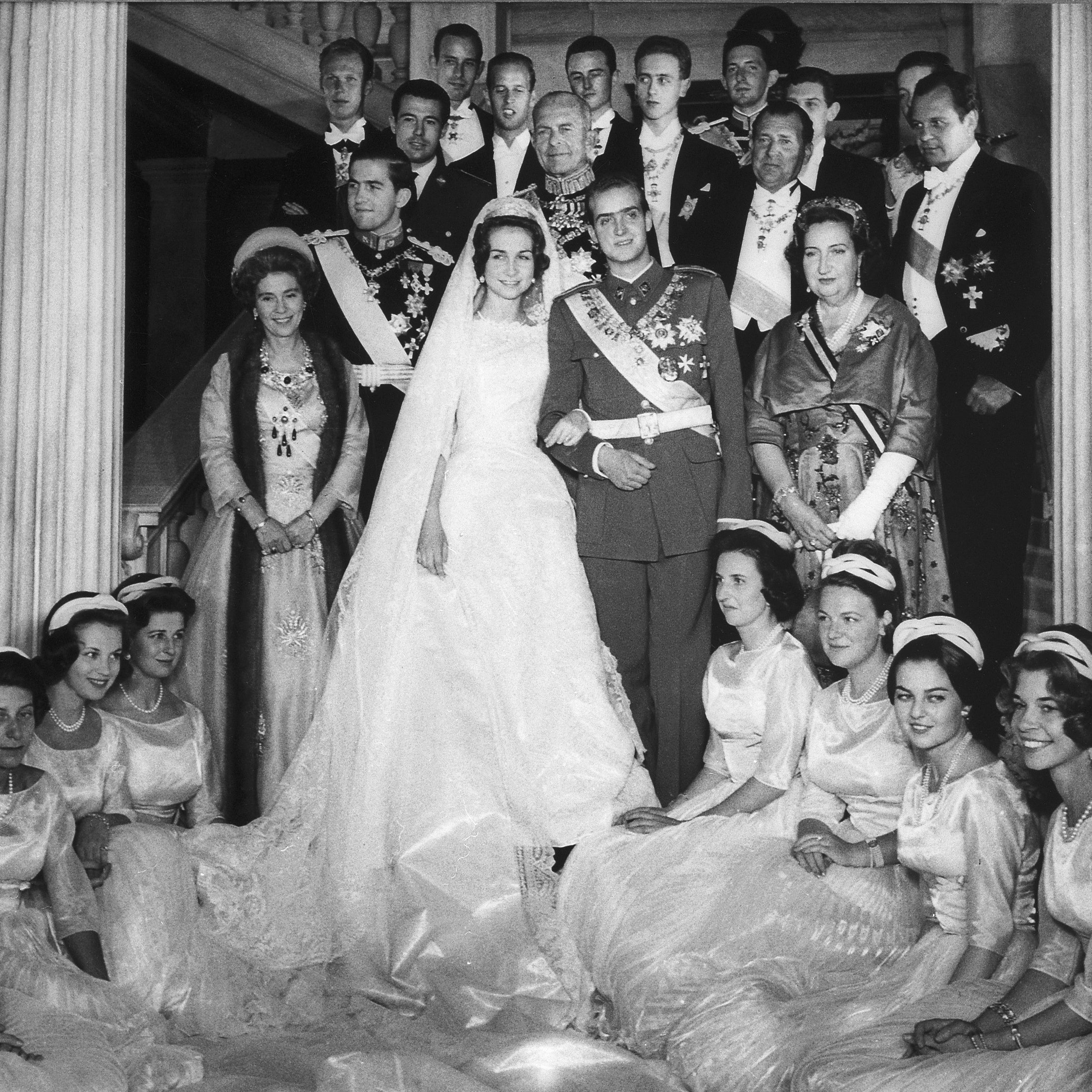 10 tiaras (y otras joyas) de los festejos nupciales de Juan Carlos de Borbón y Sofía de Grecia en Atenas