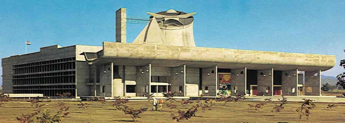Le Corbusier (høyesterettsbygningen i Chandigarh)