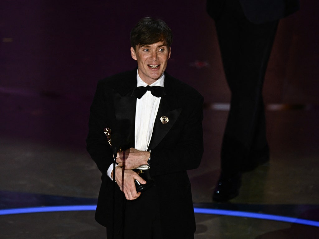 Cillian Murphy Wins Best Actor: “I Would Really Like to Dedicate This to the Peacemakers”