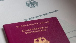 So viele Einbürgerungen wie noch nie in Deutschland