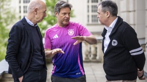 Habeck trifft DFB-Spitze nach Kritik am Nike-Deal