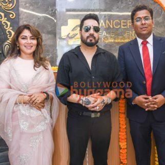 Photos: Mika Singh inaugurates Advanced Cancer Healer Center in Mumbai