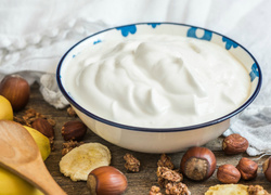 6 полезных свойств йогурта для сияющей здоровьем кожи