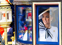 Морская принцесса: самый модный образ Кейт Миддлтон на параде в честь Карла III, который сразил всех