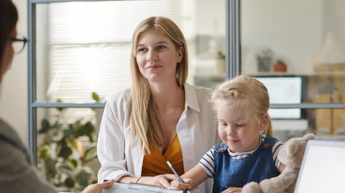 7 вопросов, которые чаще всего волнуют будущих приемных родителей: отвечает психолог