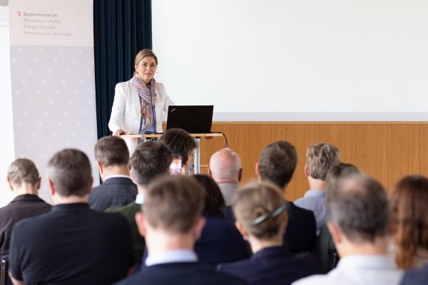 Sprecher:innen bei der Veranstaltung