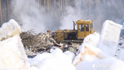 В Лабытнанги тушат свалку