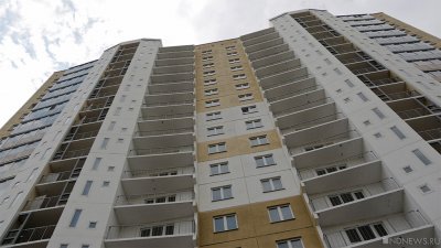 Мужчина в столице угрожал сбросить собственную дочь с 13 этажа