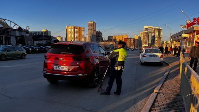 В Екатеринбурге школьник на самокате попал под машину (ФОТО)