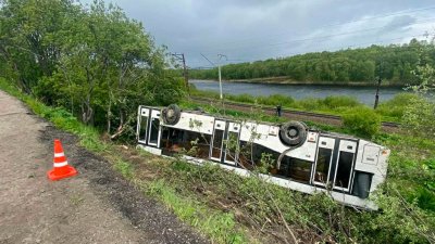 Автобус c 25 пассажирами перевернулся под Мурманском