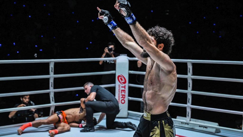 Боец «Архангела Михаила» нокаутировал соперника на турнире One Championship