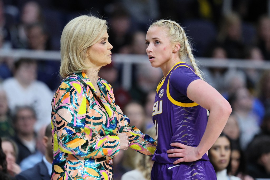 Kim Mulkey (l) and Van Lith (r) during the Sweet 16.