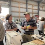 Stefan Horn (l.) und Dr. Nicola Wannicke vom INP in Greifswald tauschten sich während der 16. Internationalen Lupinen-Konferenz mit Graeme Maley aus Australien aus.