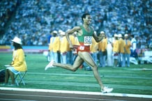 Le Marocain Saïd Aouita remporte le 5 000 m aux JO de Los Angeles, le 11 août 1984. © Legros Lecoq Pichon /PRESSE SPORTS