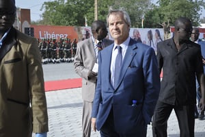 Vincent Bolloré au défilé organisé à Dosso (Niger) pour la fête nationale, le 18 décembre 2014. Arrivée de Vincent Bolloré à la tribune officielle pour asister au défilé civil et militaire organisé à Dosso (Niger) pour la fête nationale di Niger au côté du président Isoufou, 18-12-2014
© Vincent Fournier/JA