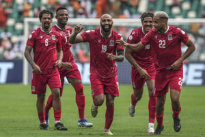 Emilio Nsue célèbre avec ses coéquipiers équato-guinéens son but lors du match de la CAN contre la Guinée-Bissau, au stade Alassane-Ouattara d’Ébimpé, en Côte d’Ivoire, le 18 janvier 2024. © Sunday Alamba / AP/SIPA