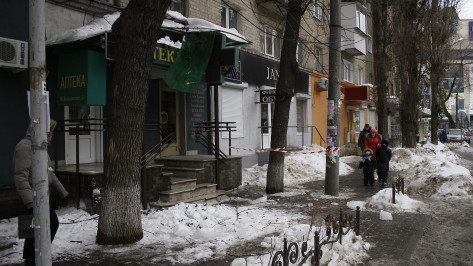 Гололед и ветер с порывами до 18 м/сек задержатся в Воронежской области до конца выходных