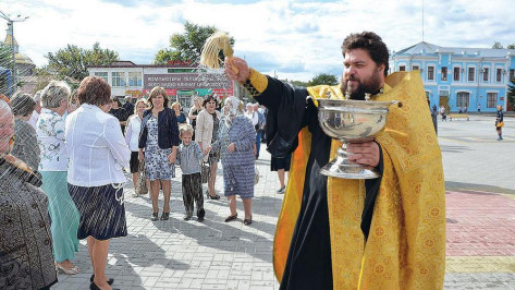 В Калаче открыли бульвар Славы и освятили площадь после реконструкции