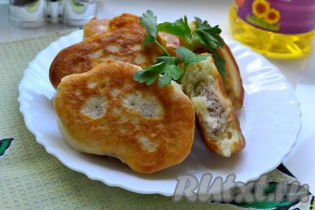 Ленивые беляши на кефире с мясным фаршем, жаренные на сковороде