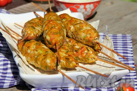 Люля-кебаб из свинины на шпажках в духовке