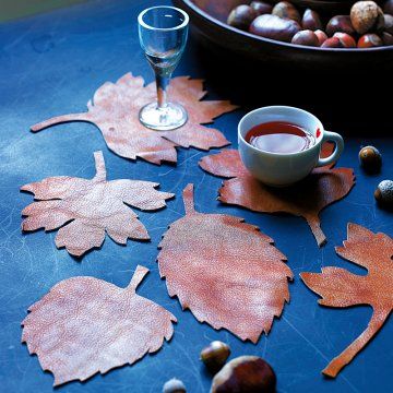 Des dessous de verre en feuilles de cuir, décoration de table, automne / Coasters leaf leather, decoration set: 