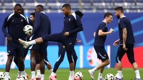 France's forward #15 Marcus Thuram (L), France's forward #10 Kylian Mbappe (C), France's forward #09 Olivier Giroud (R) and teammates attend a MD-1 training session.