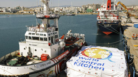 Le navire humanitaire Open Arms et son chargement d'aide alimentaire dans le port chypriote de Larnaca, le 12 mars 2024.