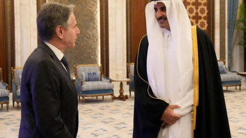 وزير الخارجية الأمريكي أنتوني بلينكن يلتقي بأمير قطر الشيخ تميم بن حمد آل ثاني في قصر لوسيل بالدوحة، قطر، الثلاثاء 6 فبراير 2024.