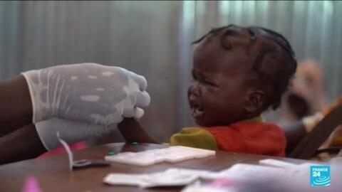 طفل يموت كل ساعتين... شبح المجاعة يهدد آلاف السودانيين النازحين فرارا من الحرب
