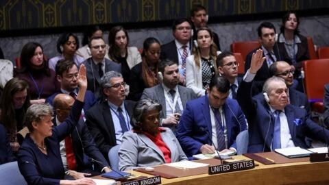 تصويت في مجلس الأمن لصالح قرار يطالب بالوقف الفوري لإطلاق النار في غزة. مقر الأمم المتحدة بنيويورك في 25 مارس/آذار 2024.